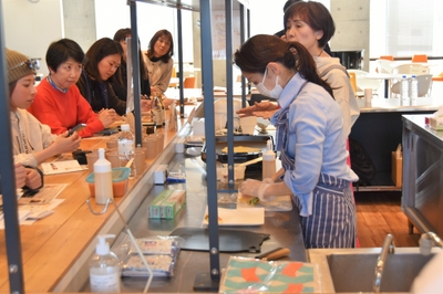 調理方法を実演