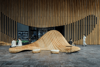 「MUQUA」内ベンチ