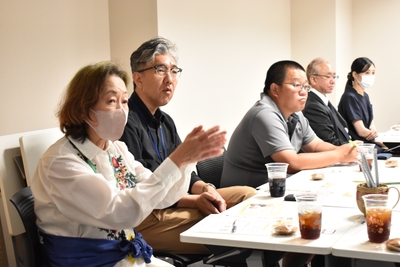 一人ひとりの経験や考えに耳を傾けながら、活発な対話が行われた。