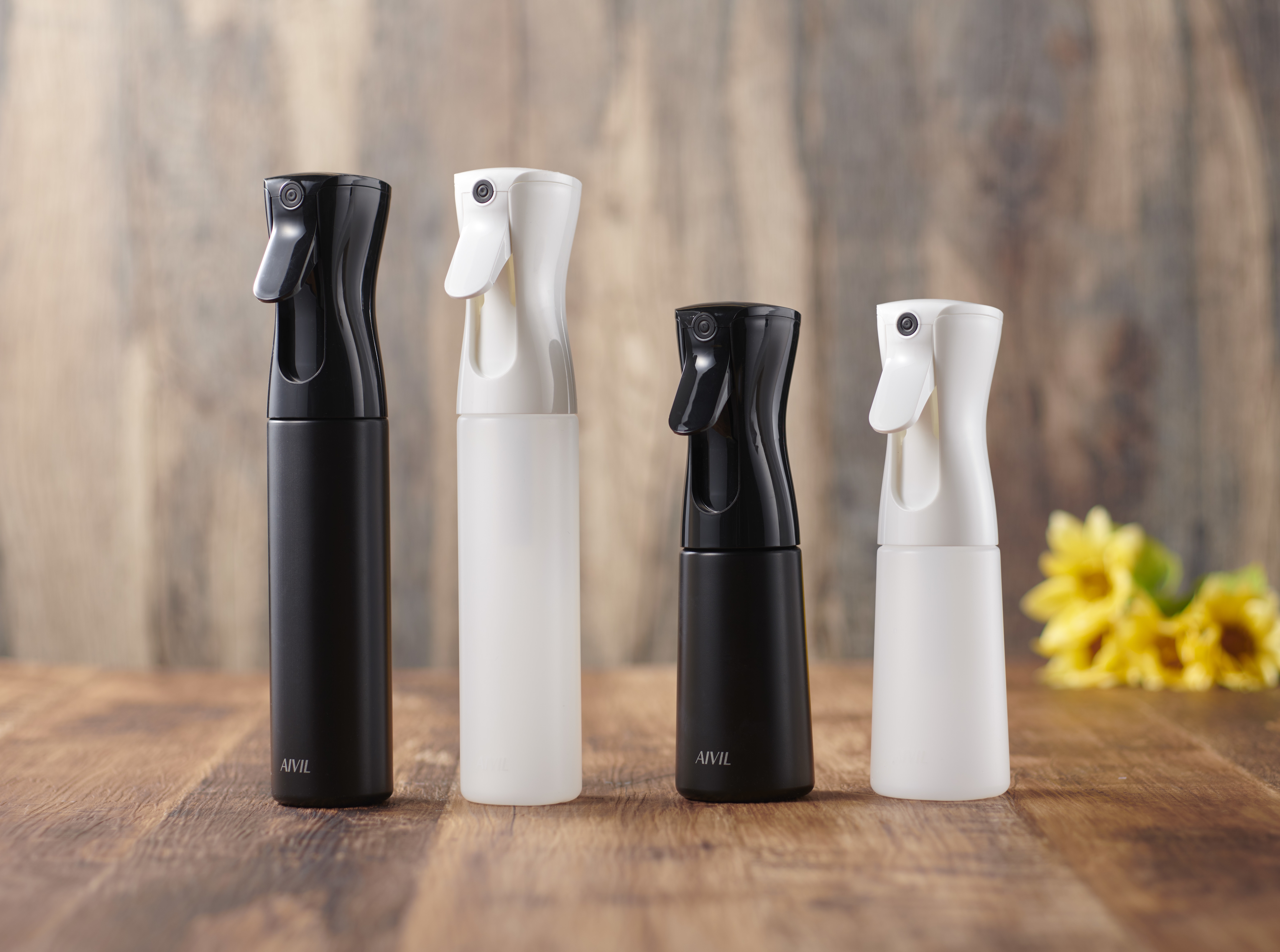 アイビル エアリーミスト300ml(左)と新発売のミニ 220ml(右)