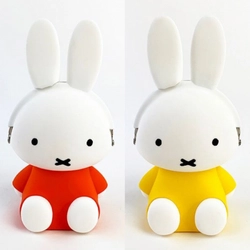 出ました。ミッフィーの、立体もの。シリコンの、がま口。