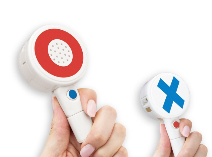 クイズ番組やお笑い番組でおなじみの〇×ボタンです。電池交換可能なので長く遊べます!