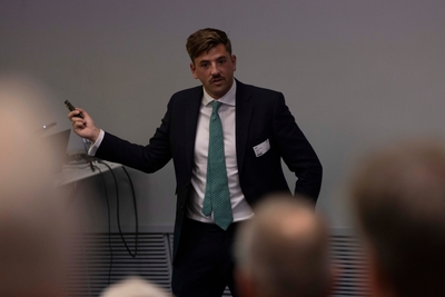 kFzztOcgYj1GQULZ0A3P.jpg?w=940&h=940