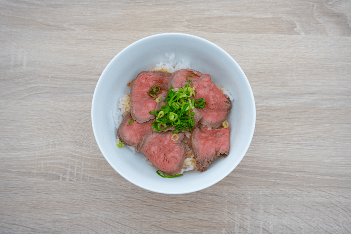 ロースロビーフ丼