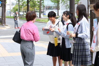 2024年度に実施した赤い羽根共同募金の様子