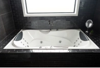 ハイドロセラピーマッサージバスの成長予測：2031年には2569百万米ドルに到達へ