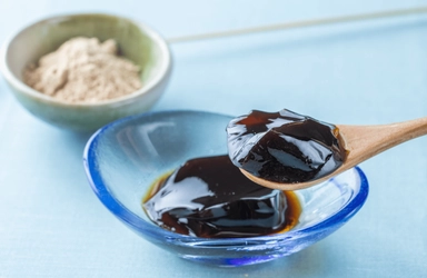 毎年大人気！「熱海・黒麦まんじゅう本舗」より 熱海の縁起物「麦こがし」をかけて味わう、つるんとコクのある 黒みつゼリー「みずくろ」季節限定で発売！