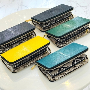 外がガルーシャ、中がALLパイソン！全5色　165,000円（税込）