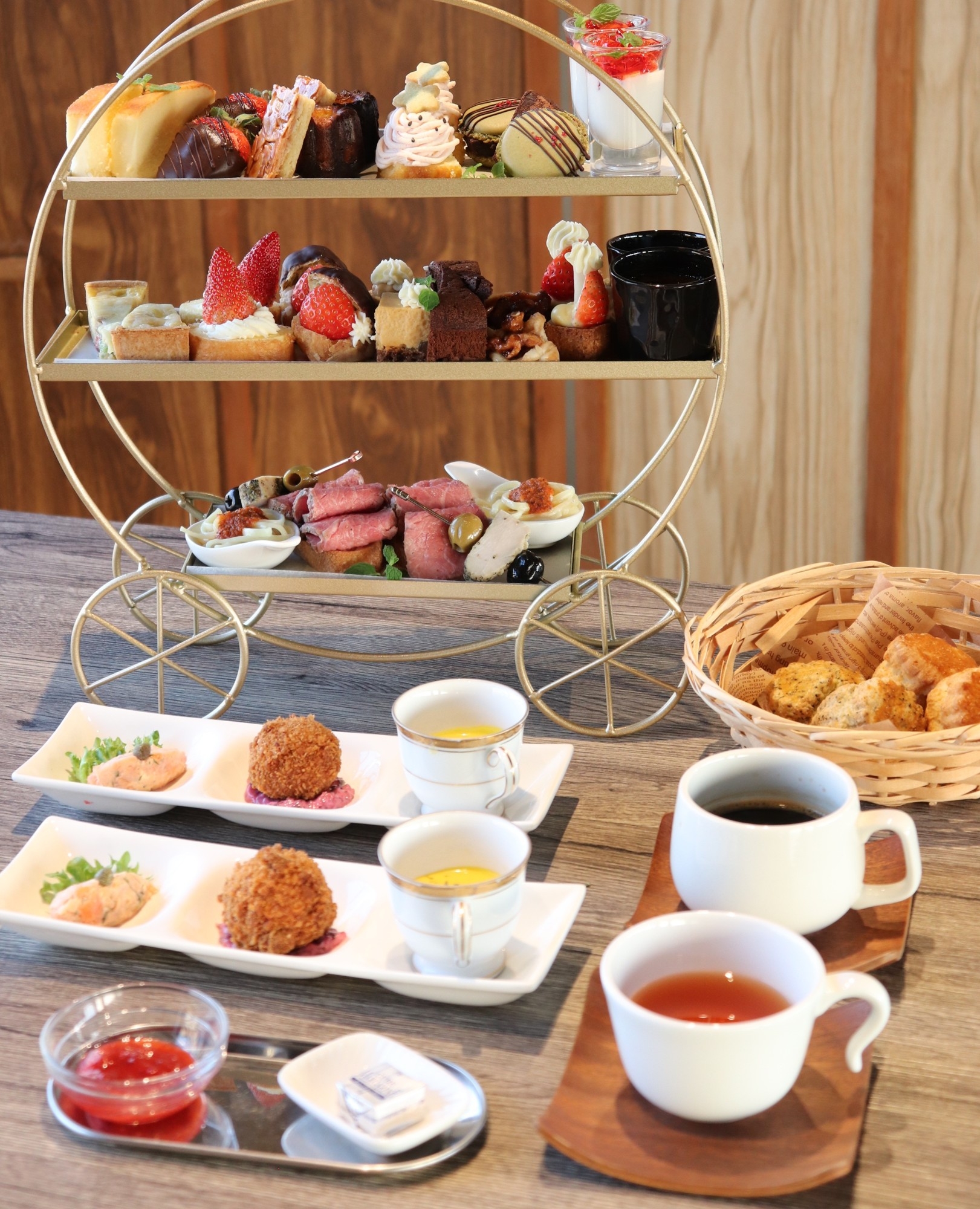 奈良県橿原市のフレンチレストラン『Imaani　いまがみ』監修
～全20品以上　イチゴ満載のアフタヌーンティーセット～を販売