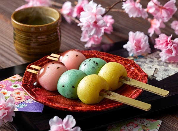 カムラの里 うさ団子 あんこソースをかけたところ