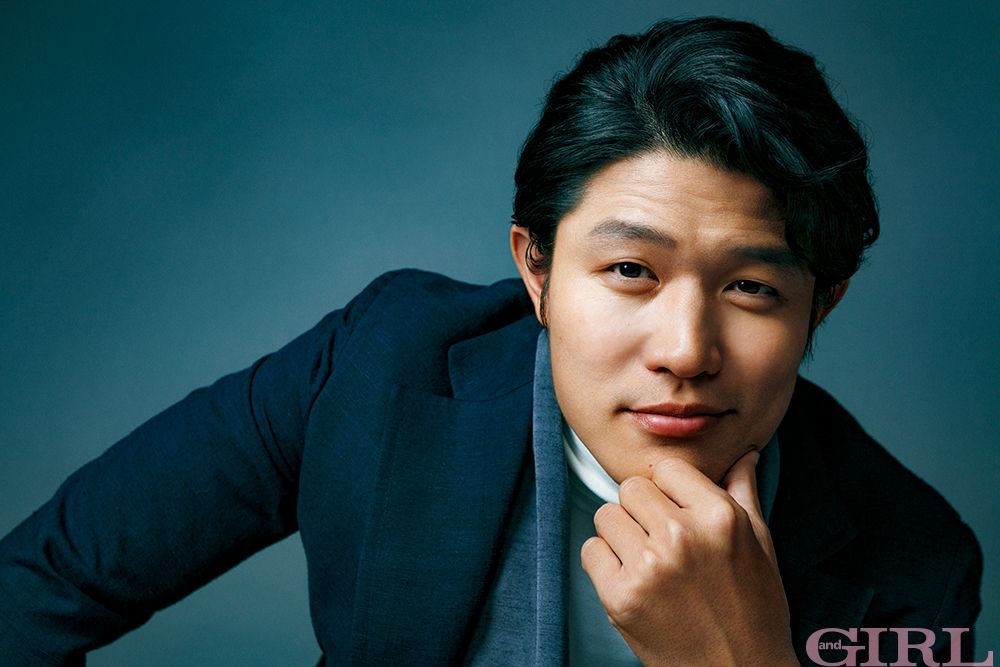 男も女も惚れる！鈴木亮平 「大人の色気と若さが共存するアラサー女性、 素敵だと思います」 『andGIRL 3月号』2018年2月10日（土）発売！