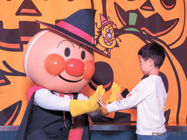 ハロウィーン衣装のアンパンマンとばいきんまんに会えるキャラクターグリーティング