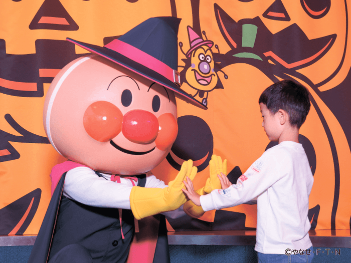ハロウィーン衣装のアンパンマンとばいきんまんに会えるキャラクターグリーティング