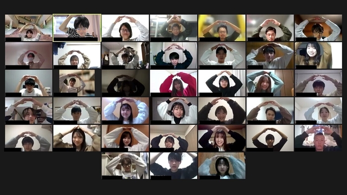 オンラインでのポスター広告コンテストの様子