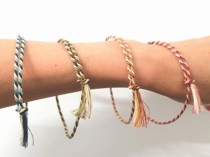 草木染めのからむし繊維を綯う 草縄腕輪づくり