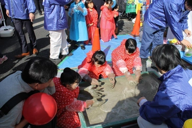 生コンやセメントをさわれる体験型学習イベント 『コンクリートの日 体験まつり！2017』11/18(土)開催