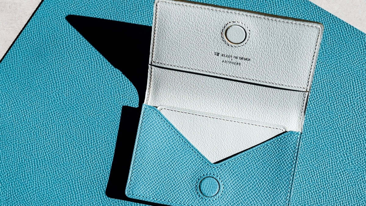 6月19日は父の日!日頃の感謝の気持ちを込めて、上質レザーの革小物を贈りませんか?ARTPHERE(アートフィアー)大阪店がオススメする直営店限定アイテムのご紹介です!