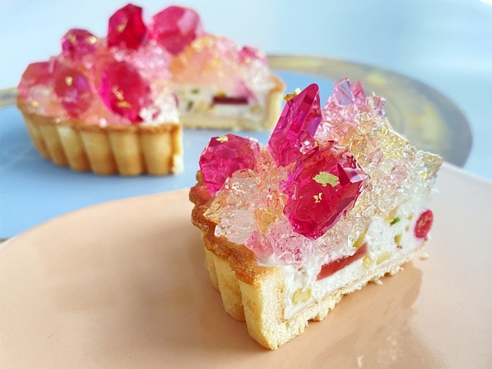 切り分けた断面も神秘的な輝き