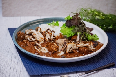 きなこ豚と3種きのこの芳醇ポルチーニカレー