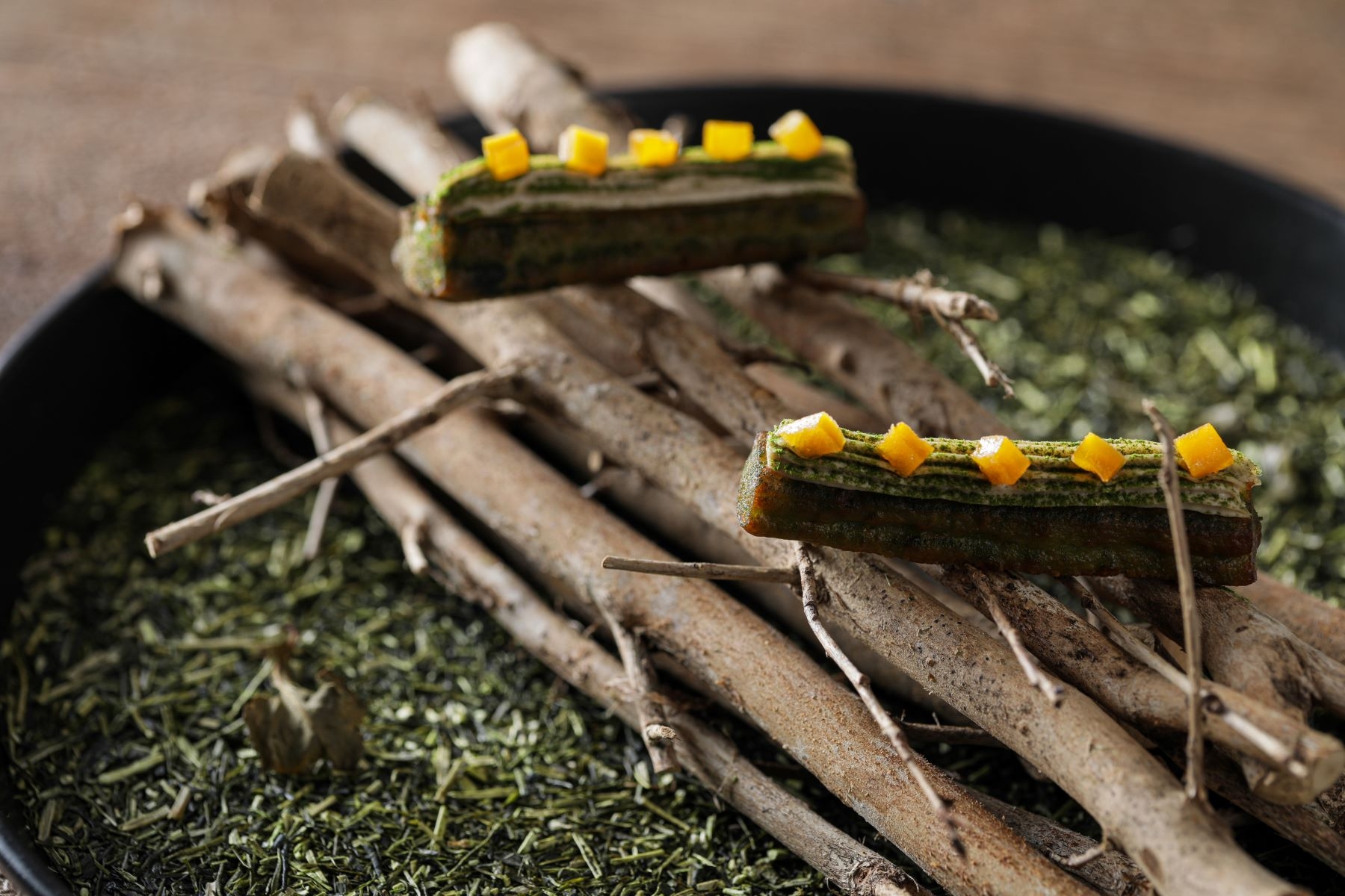 フォアグラとマンゴーのチュロス mirume深緑茶房“伊勢茶”の香り