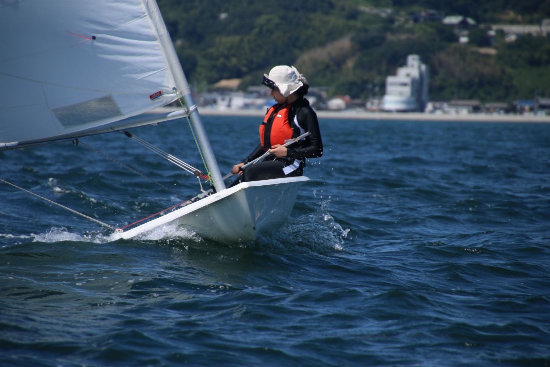 ディンギーの操船風景もさまになってきました