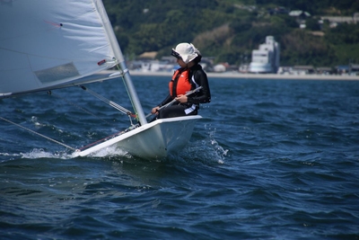 ディンギーの操船風景もさまになってきました