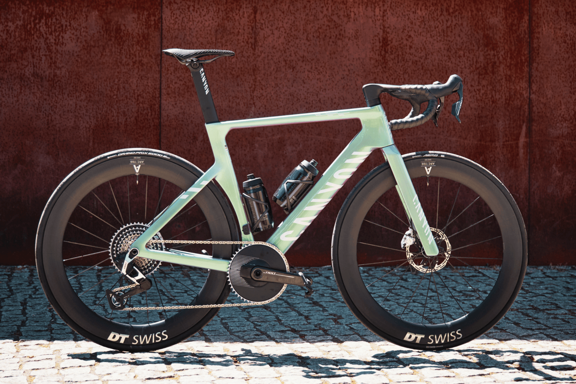 キャニオン、エアロードCFR・CF SLX 2027モデルを発表。新コクピット