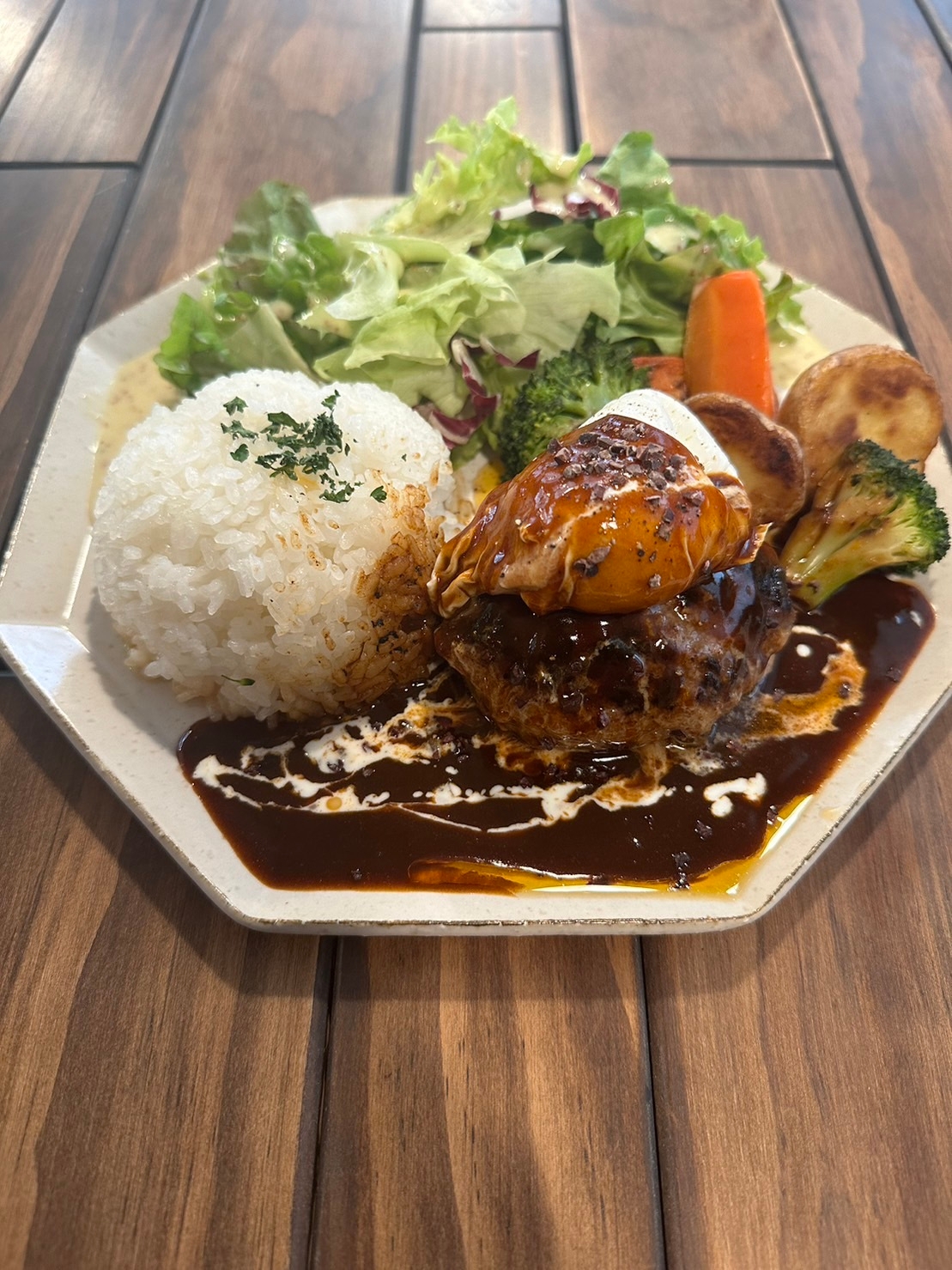 足柄牛100%黒トリュフ香るデミグラスハンバーグ