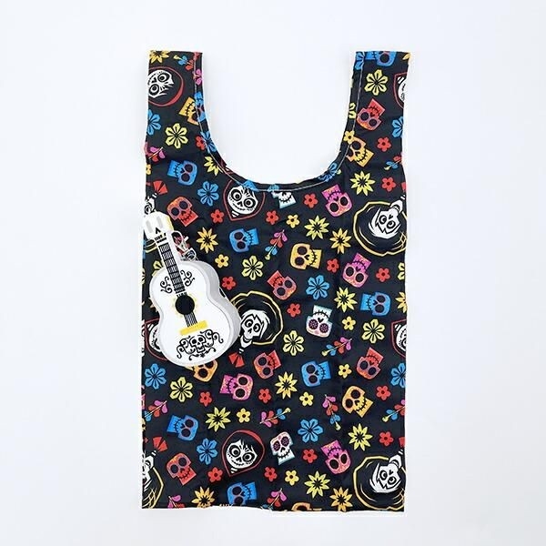 「リメンバー・ミー」のグッズは数が少なく超貴重！黒地に鮮やかなイラストが映えるエコバッグとトートバッグはファン必見です。