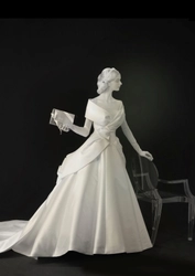 究極の造形美を求めたドレス　 エマ理永のドレス造形展 THE DRESS　 なぜ知的な女性たちに支持されるのか？ 自身初の展覧会開催