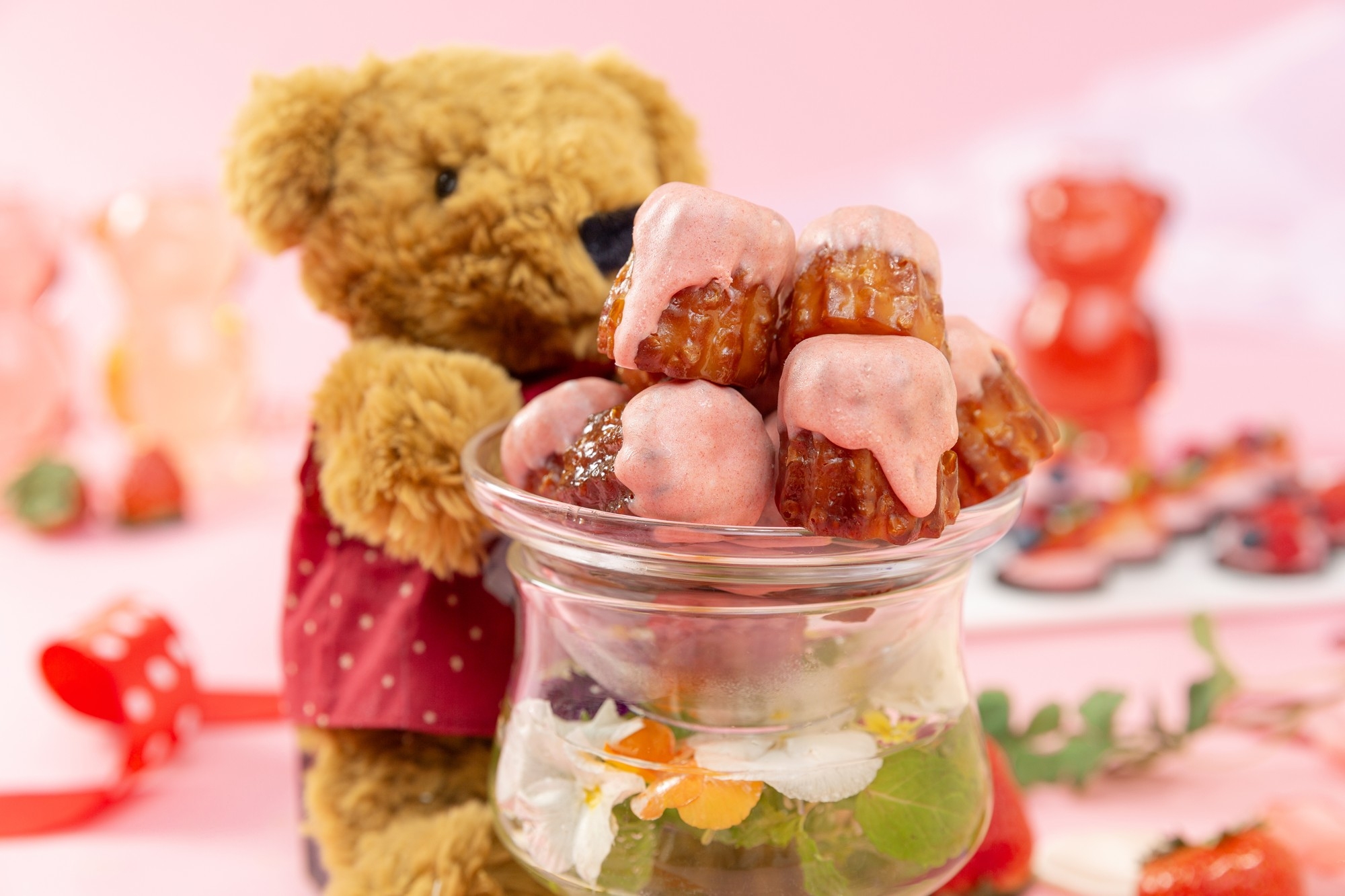 イチゴのカヌレ