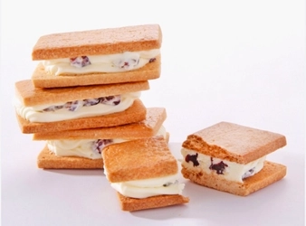 「こりすのふゆじたく」今期の販売開始！11-3月の季節限定　 地元高畠産デラウエアレーズンを100％使用したレーズンサンド