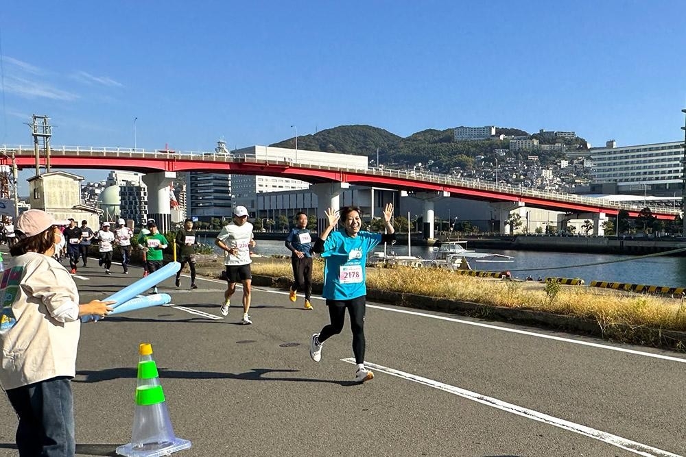 長崎の秋を駆け抜けるランナーとともに。
ひぐちグループ、「2026長崎ベイサイドマラソン」へ特別協賛