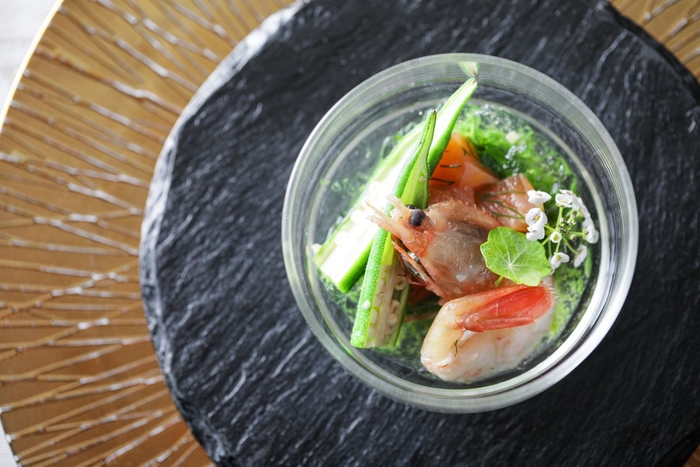 北海道産鮭と函館産牡丹海老のマリネ 北斗産胡瓜のクーリ 山葵のジュレアクセント