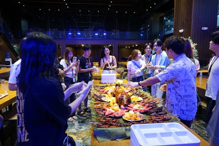 フィリピンの伝統的なお祝い料理「レチョン(豚の丸焼き)」