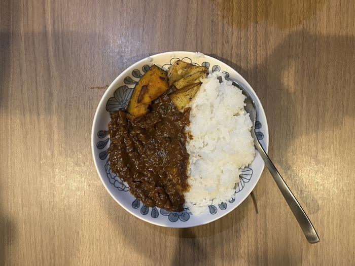 ※試作段階のカレー(当日は望来豚フランクフルトや飛ぶ鳥農場の卵もトッピングされます。)