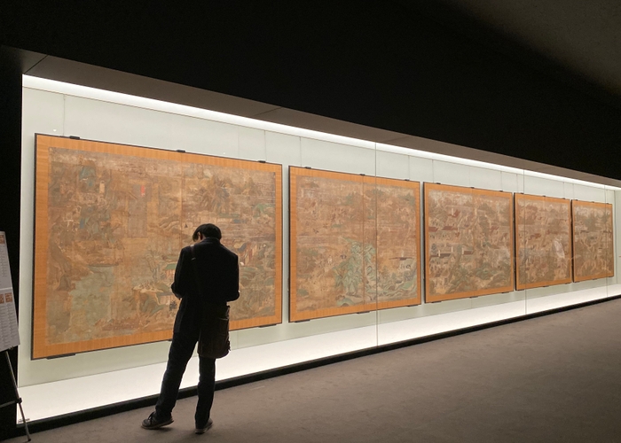 国宝「聖徳太子絵伝」展示風景(法隆寺宝物館第6室) ※2019年撮影