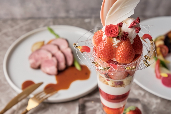 パフェ単品での販売に加え、ランチセットやアフタヌーンティーセットも販売(セット内容・価格は販売店舗により異なる)