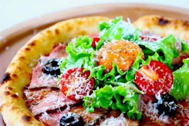 [青森] ローストビーフたっぷりの『にくぼ』生パスタシリーズに 県産小麦粉で作るナポリピッツァが9月23日より仲間入り！