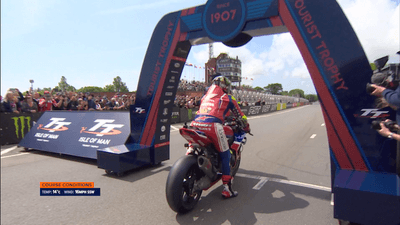 グランドスタンド前のスタート地点