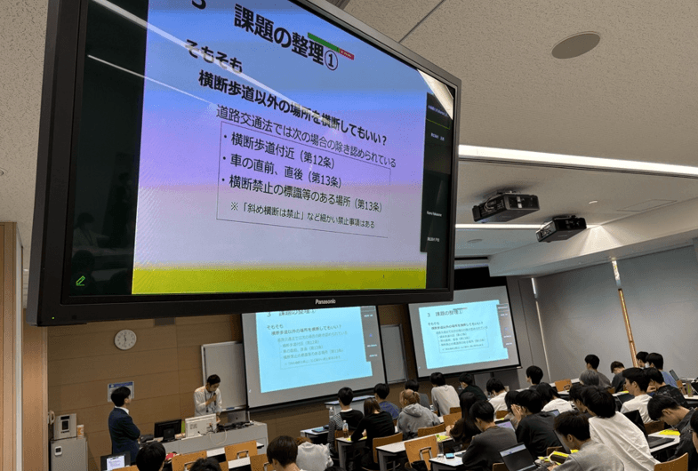 東広島市役所職員による「行政課題」説明の様子