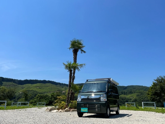 自動車販売店で“自社組み立て”可能に　 CARisma-JAPAN、軽キャンピングカー「TINY」キット 販売スタート