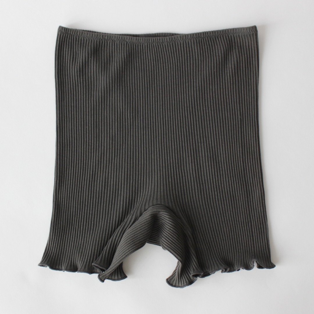 やさしくお腹まで包む仕様