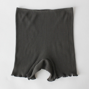 やさしくお腹まで包む仕様