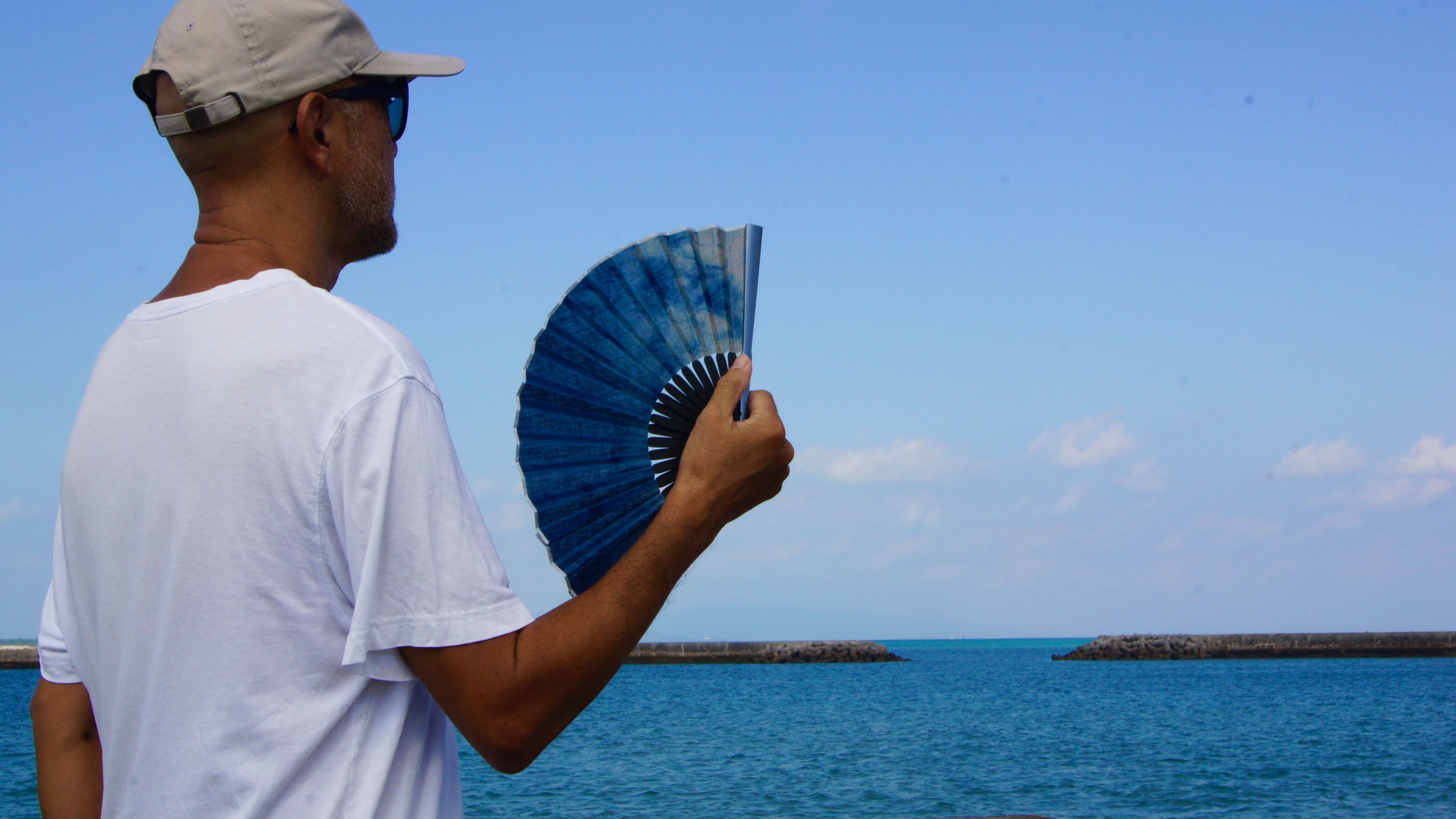 石垣島の自然の色と京都の伝統工芸のコラボ！ 「島藍扇子」を先行予約