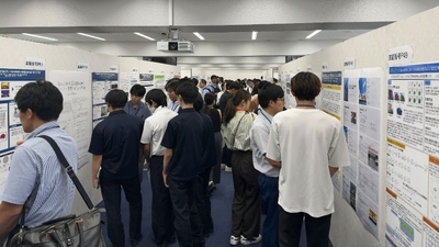 令和7年（2025年）に開催した「第13回院生サミット」のポスター展示会場の様子