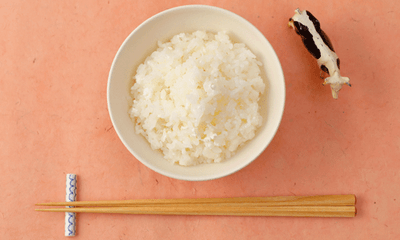 酢を混ぜた牛乳を加えて炊くだけの進化系乳和食「チーズができる基本のミルクごはん」。