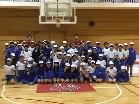 プロバスケットボール選手による1日体験授業　近畿大学附属小学校×バンビシャス奈良