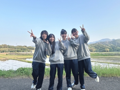 m1UgrhPFzmsyrsQeKifh.jpg?w=940&h=940