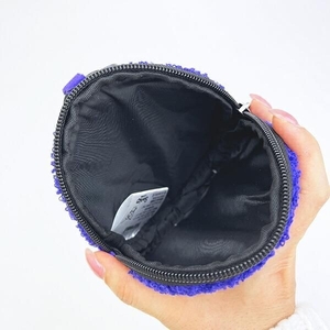 クロミのふわもこなサガラ刺繡ポーチ